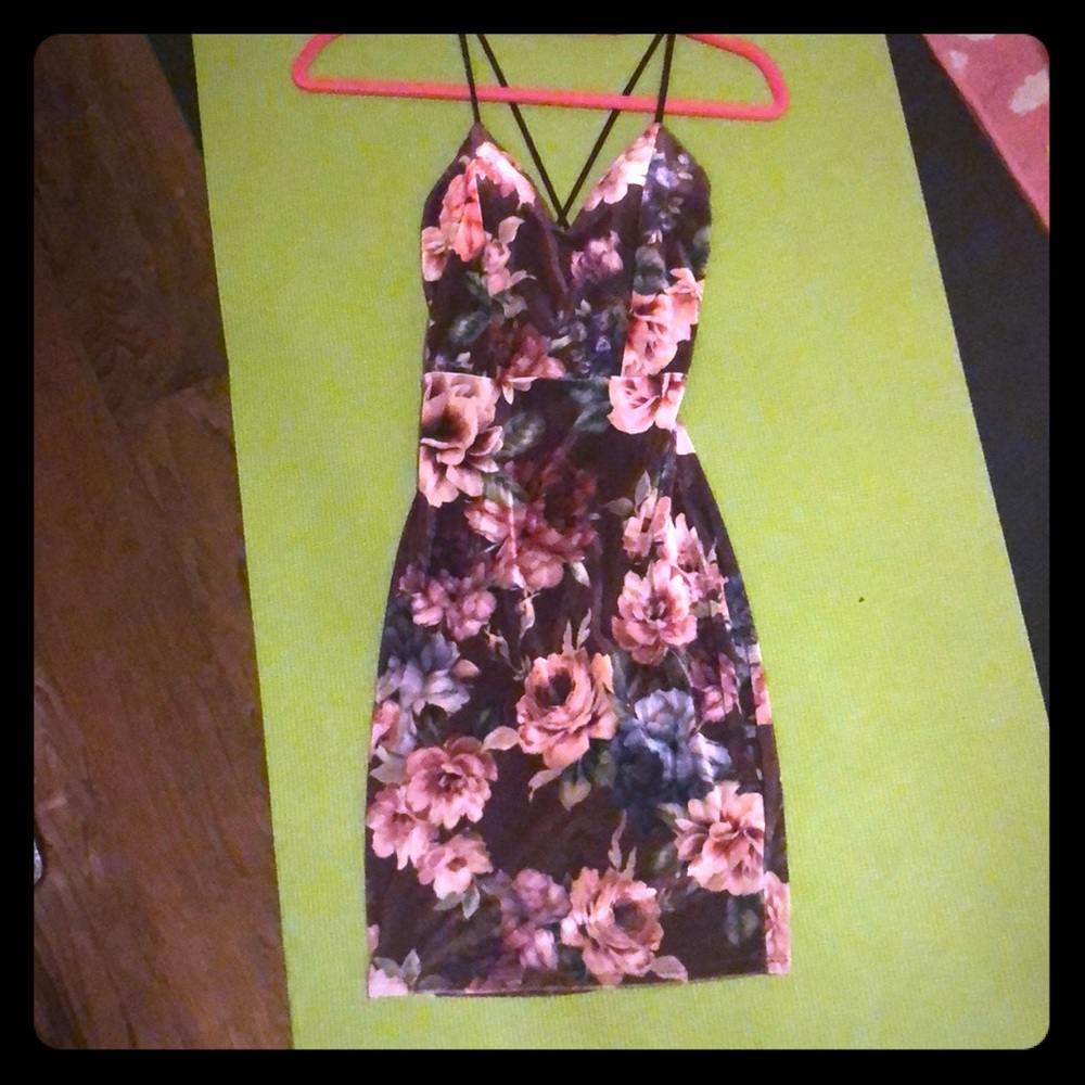 Stretchy floral cocktail dress